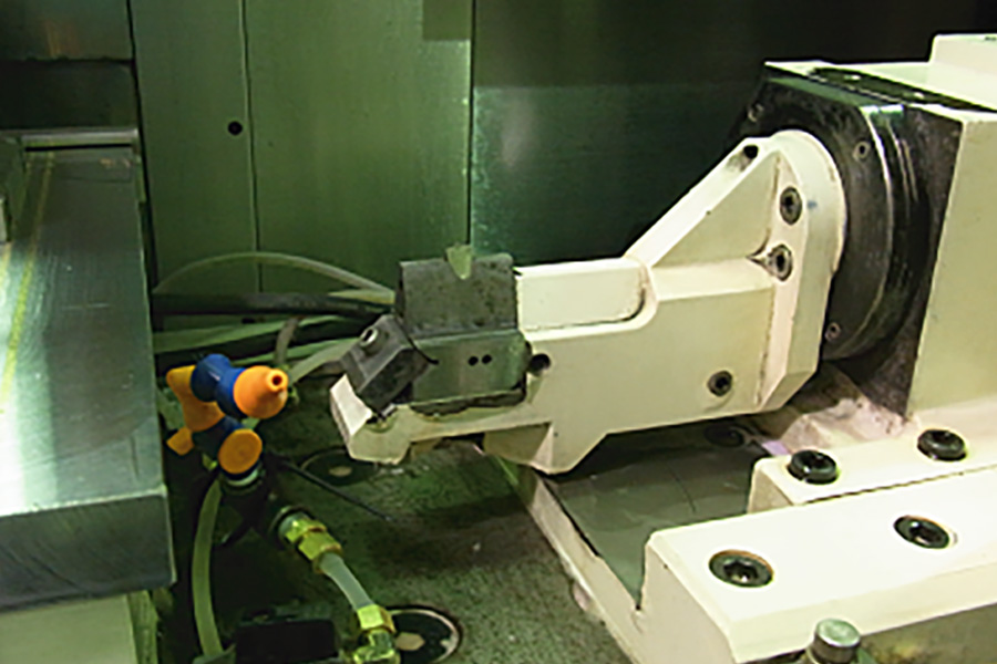 首振りドレッサ（注水機能付き）