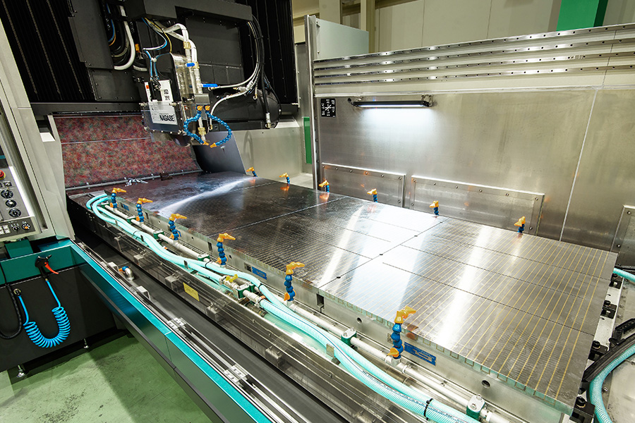 大型金型の平面研削に最適