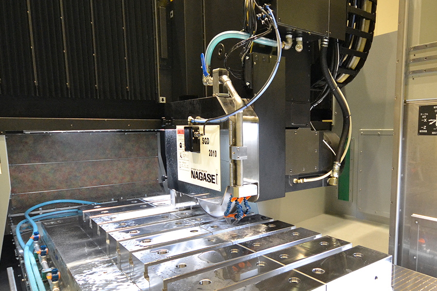 他の追従を許さない高剛性な機械構造