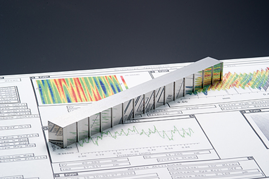 Groove Machining of Sealing Molds for Semi-Conductors