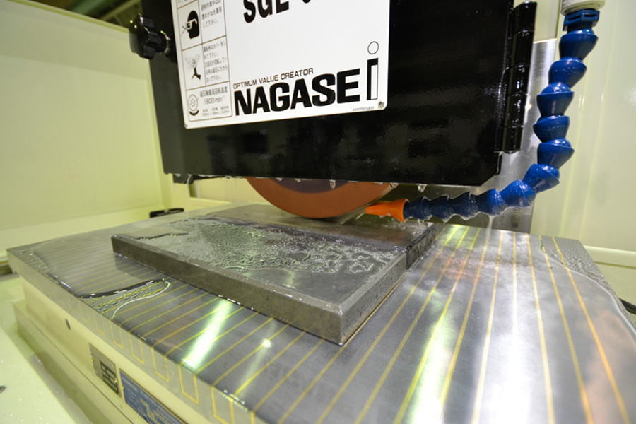 鏡面平面加工(静圧スピンドルが必要です)