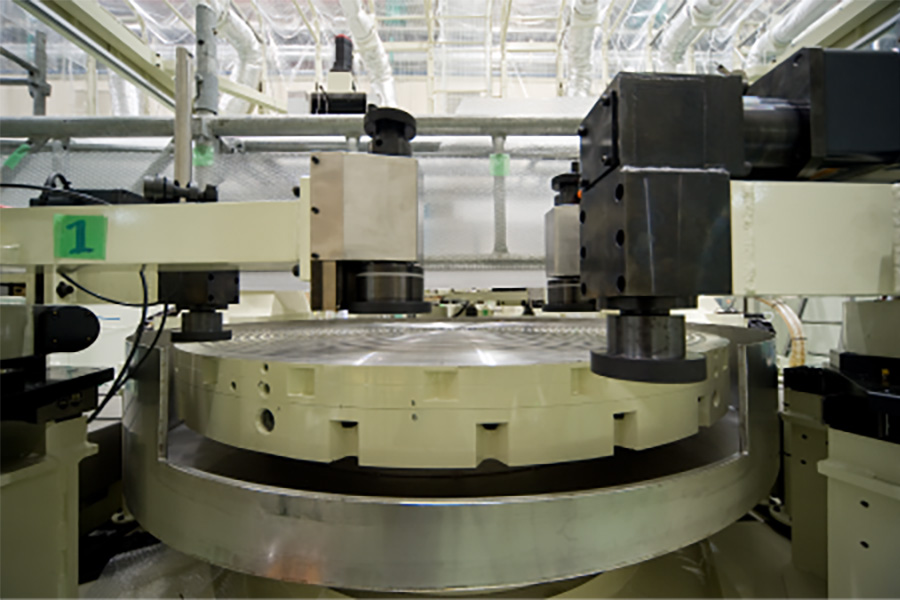 Example of Use with ⌀2000 Size Lapping Machine (rotational accuracy: 1μm or less)