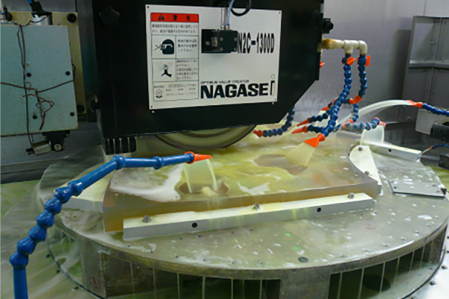 Example of Use on an Aspheric Lens Processing Machine with 1 Nano Resolution