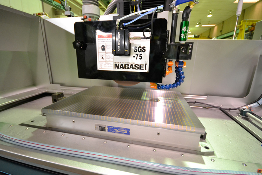 中面積サイズの平面研削に最適