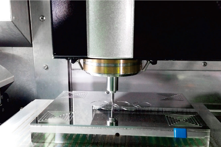 超精密ミーリングスピンドル（OP）によるミーリング加工