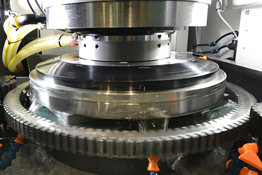 圧倒的な加工精度・加工能率を実現。