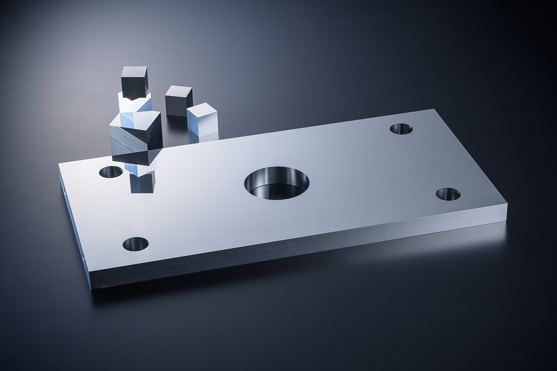 Ideal for Processing Medium-Sized Mold Plates and Precision Parts
