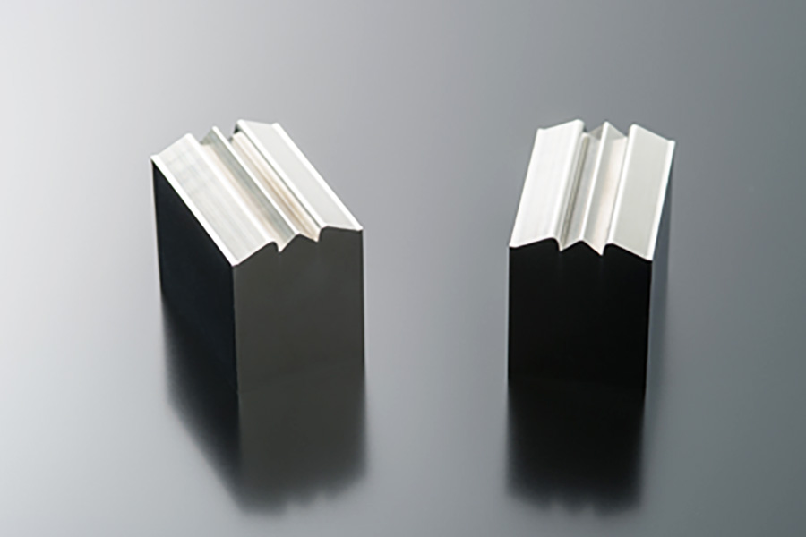 Wheel Form Grinding of STAVAX (By High-Reciprocating Forming Grinder)